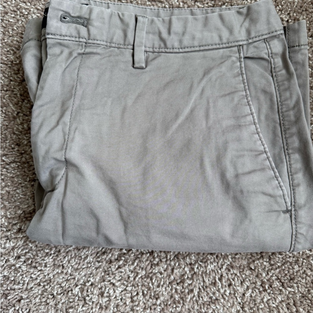 Banana Republic Men's grey Flat Front Shorts